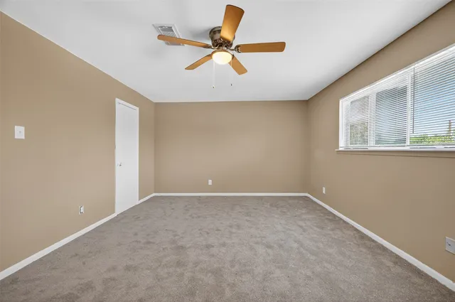 a view of room with ceiling fan