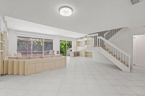 $749,999 | 4825 Northwest 98th Place, Doral, FL 33178