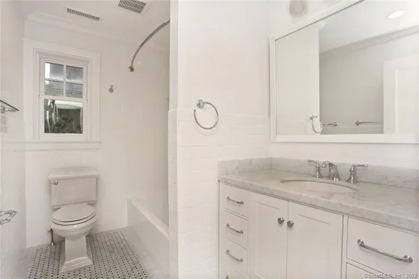 $8,950 | 50 Oak Street, New Canaan, CT 06840