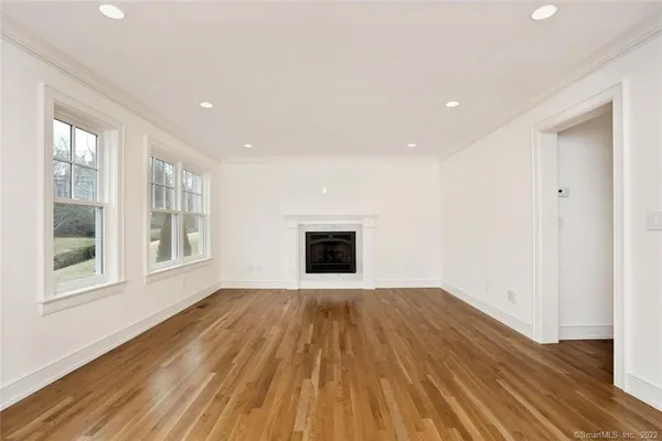 $8,950 | 50 Oak Street, New Canaan, CT 06840