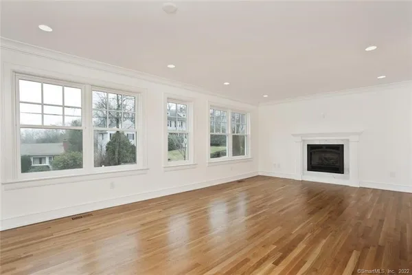 $8,950 | 50 Oak Street, New Canaan, CT 06840