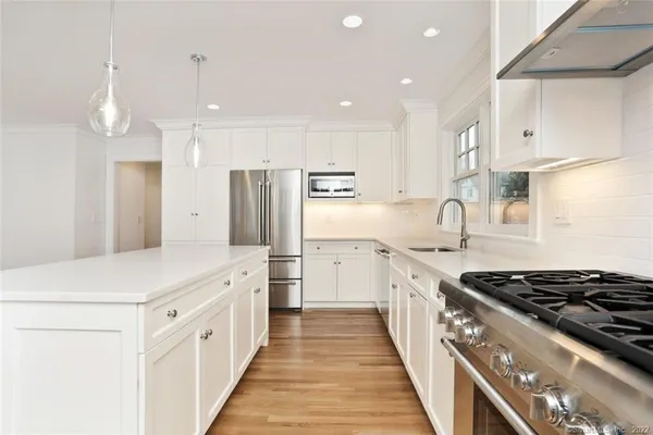 $8,950 | 50 Oak Street, New Canaan, CT 06840