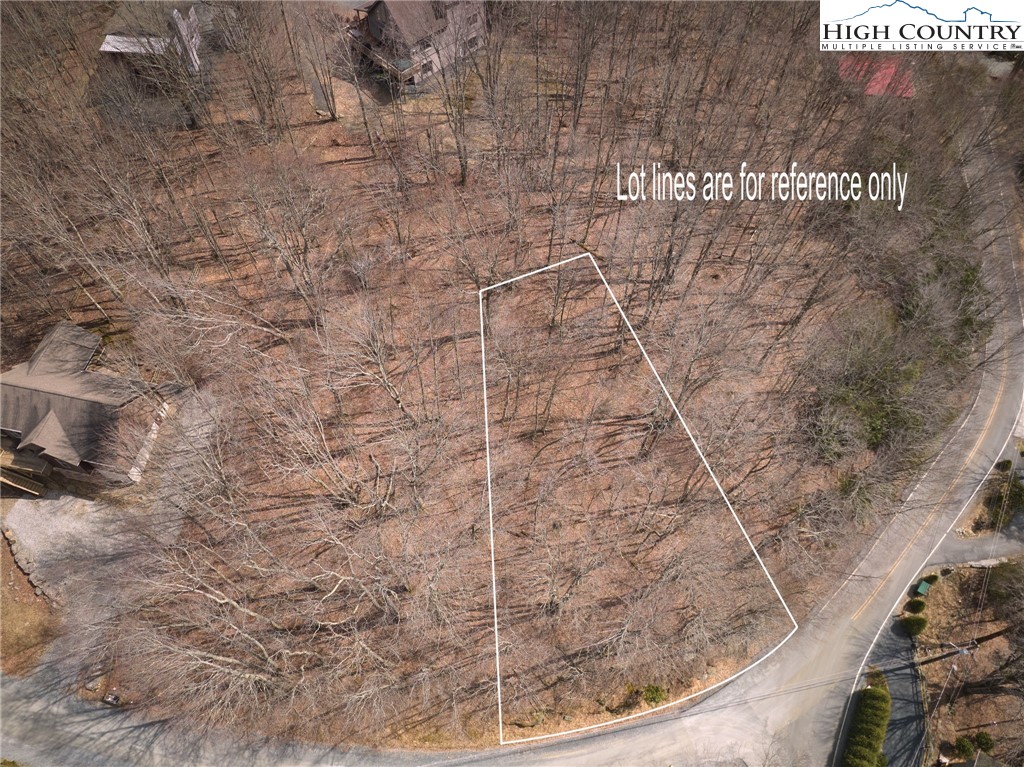 217 Overbrook Trail Beech Mountain, NC 28604 - Photo 8 of 16 a bathroom with a sink