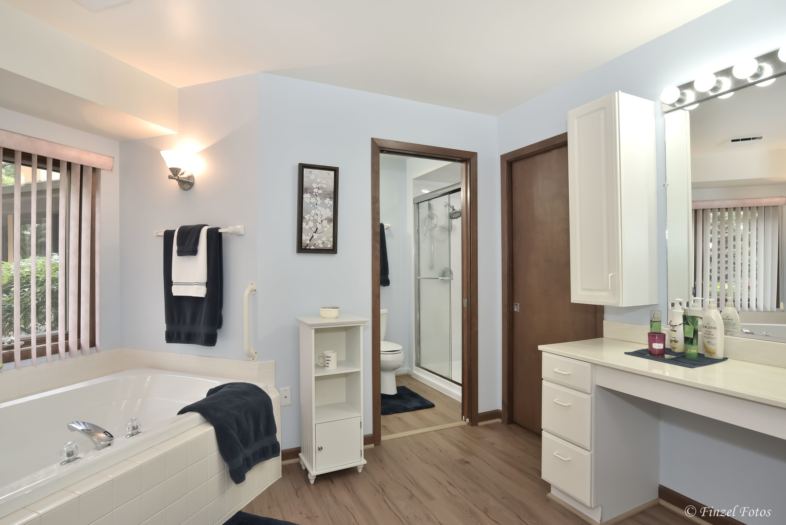 7405 Maxon Road Harvard, IL 60033 - Photo 15 of 30 a bathroom with a tub sink and mirror