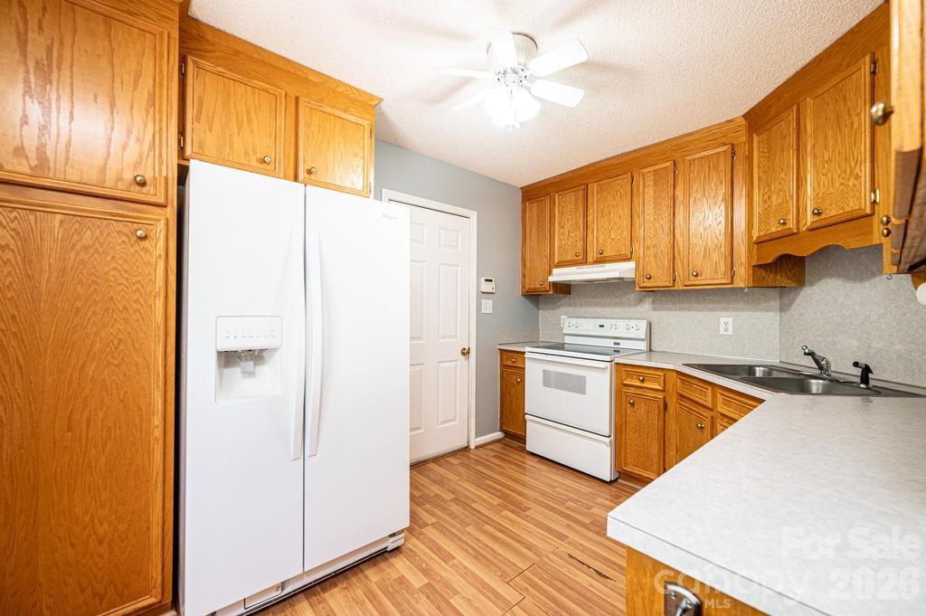 2000 Summerfield Circle Conover, NC 28613 - Photo 11 of 30