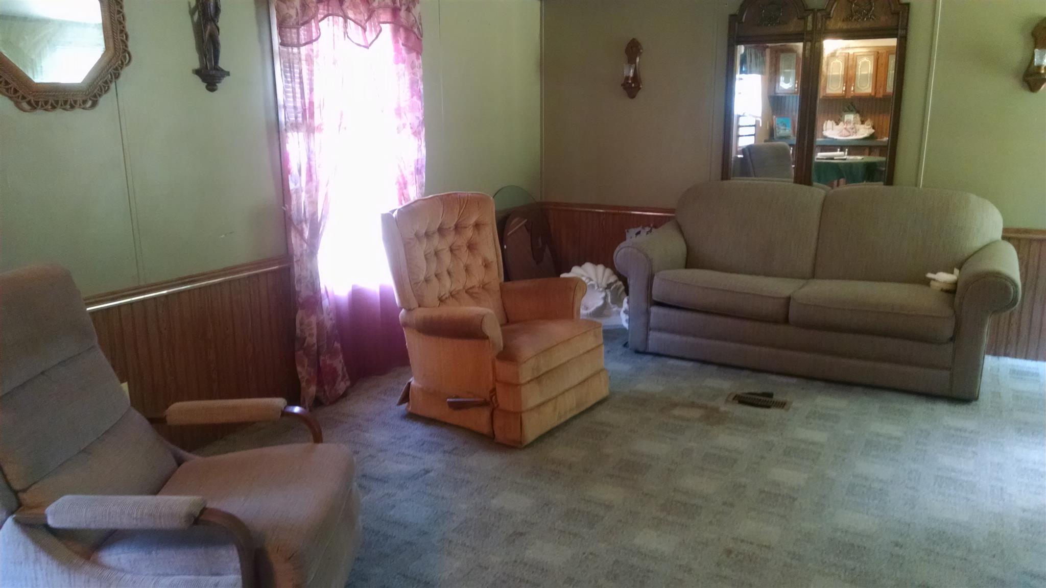 1535 Maddox Road Centerville, TN 37033 - Photo 5 of 26 a living room with furniture and a potted plant