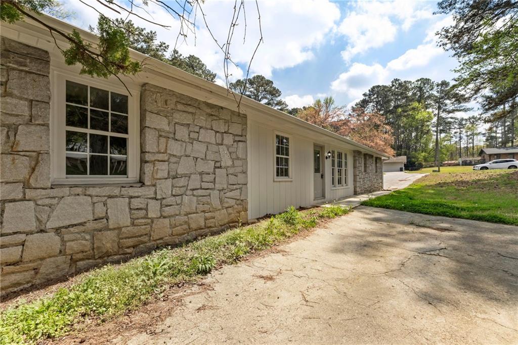 952 Star Court Northwest Lilburn, GA 30047 - Photo 2 of 38