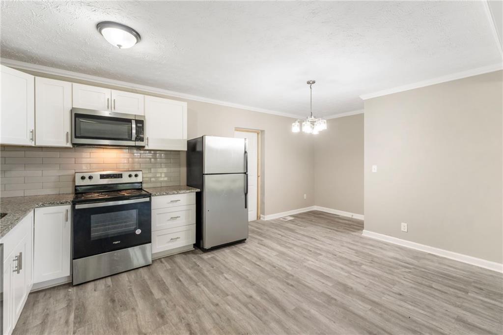 952 Star Court Northwest Lilburn, GA 30047 - Photo 10 of 38
