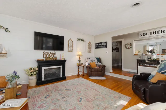 $399,999 | 101 Queen Street, Bristol, TN 37620