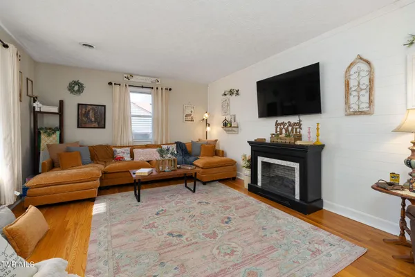 $349,999 | 101 Queen Street, Bristol, TN 37620