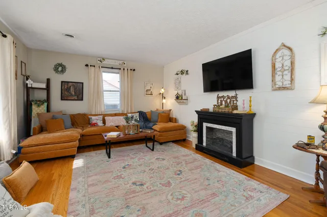 $399,999 | 101 Queen Street, Bristol, TN 37620