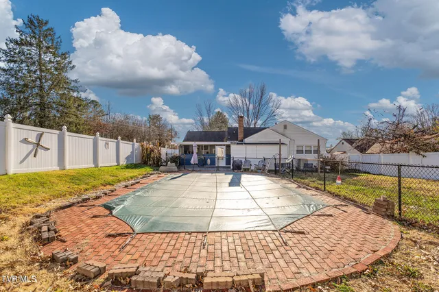 $399,999 | 101 Queen Street, Bristol, TN 37620