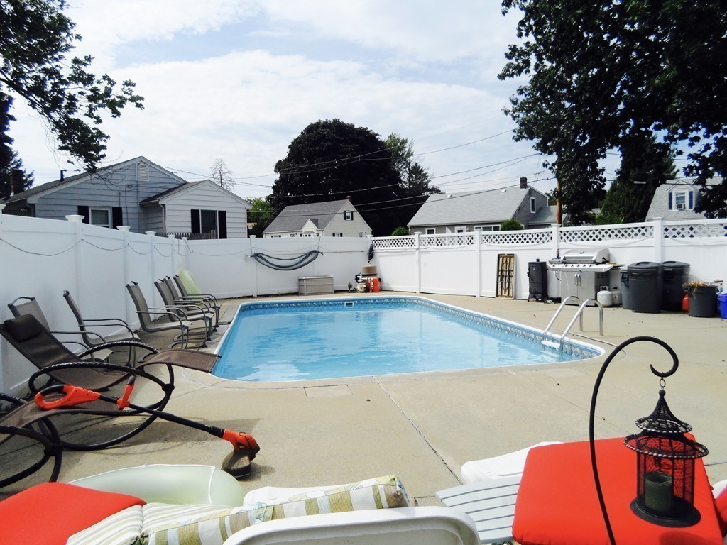 8 Violet Road Peabody, MA 01960 - Photo 6 of 18 Gallery Image 6