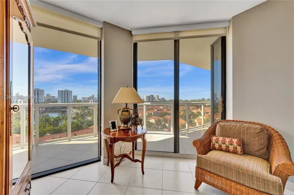 $4,000 | 3600 Yacht Club Drive, Unit 904, Aventura, FL 33180