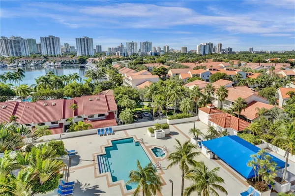 $4,000 | 3600 Yacht Club Drive, Unit 904, Aventura, FL 33180
