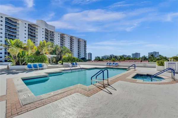 $4,000 | 3600 Yacht Club Drive, Unit 904, Aventura, FL 33180