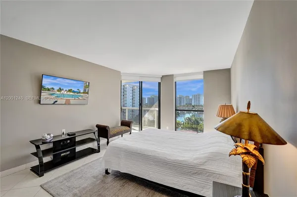 $4,000 | 3600 Yacht Club Drive, Unit 904, Aventura, FL 33180