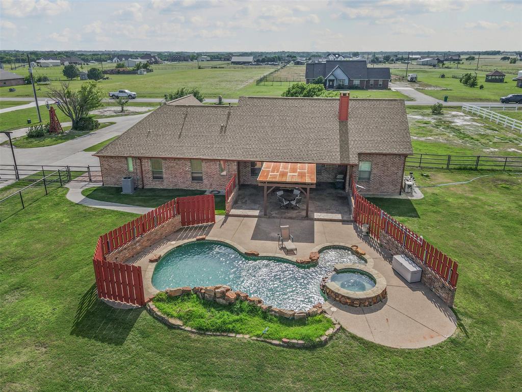 4040 Austin Circle Sanger, TX 76266 - Photo 1 of 40