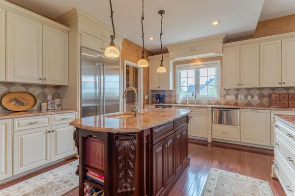 $1,775,000 | 5622 Victoria Bluffs Drive, Newburgh, IN 47630