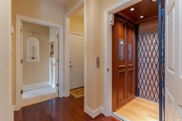 $1,775,000 | 5622 Victoria Bluffs Drive, Newburgh, IN 47630