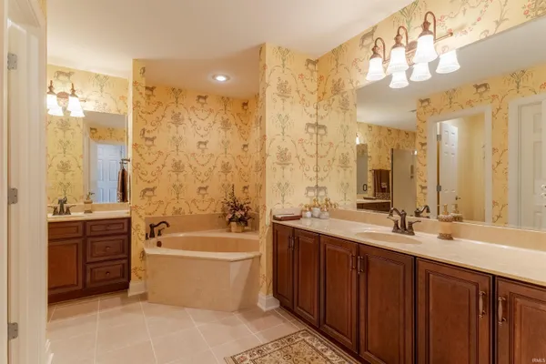$1,775,000 | 5622 Victoria Bluffs Drive, Newburgh, IN 47630