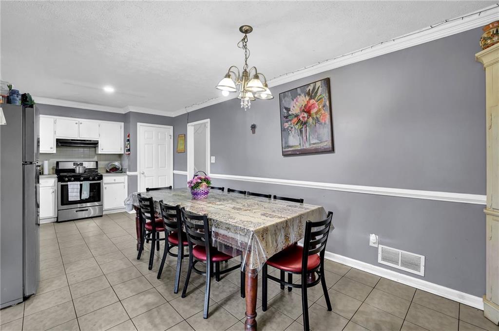 2832 Shea Way Marietta, GA 30060 - Photo 4 of 19