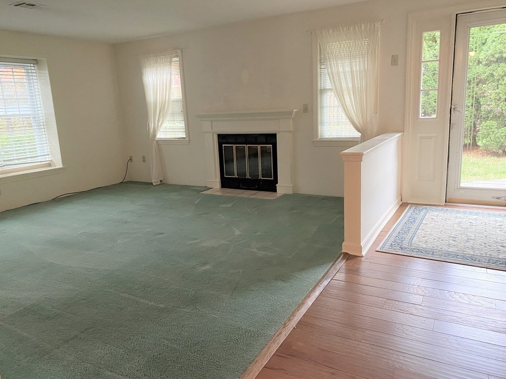 202 Ridgefield Circle, Unit C Clinton, MA 01510 - Photo 3 of 24 Gallery Image 3