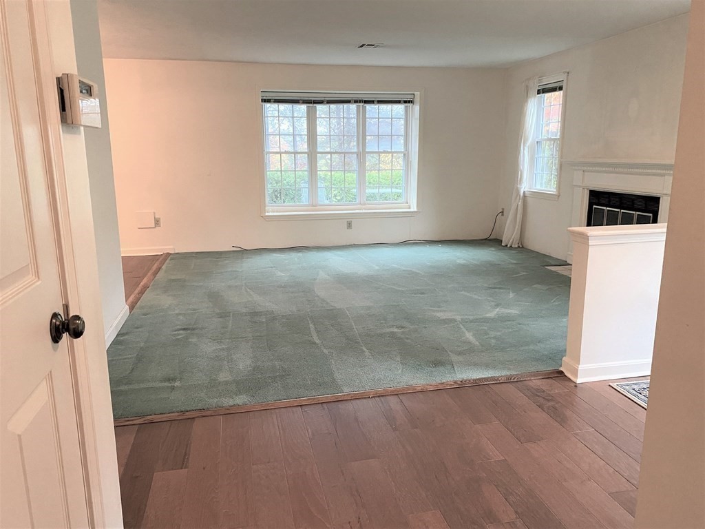 202 Ridgefield Circle, Unit C Clinton, MA 01510 - Photo 4 of 24 Gallery Image 4
