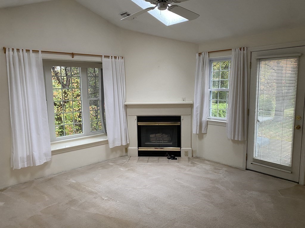 202 Ridgefield Circle, Unit C Clinton, MA 01510 - Photo 5 of 24 Gallery Image 5