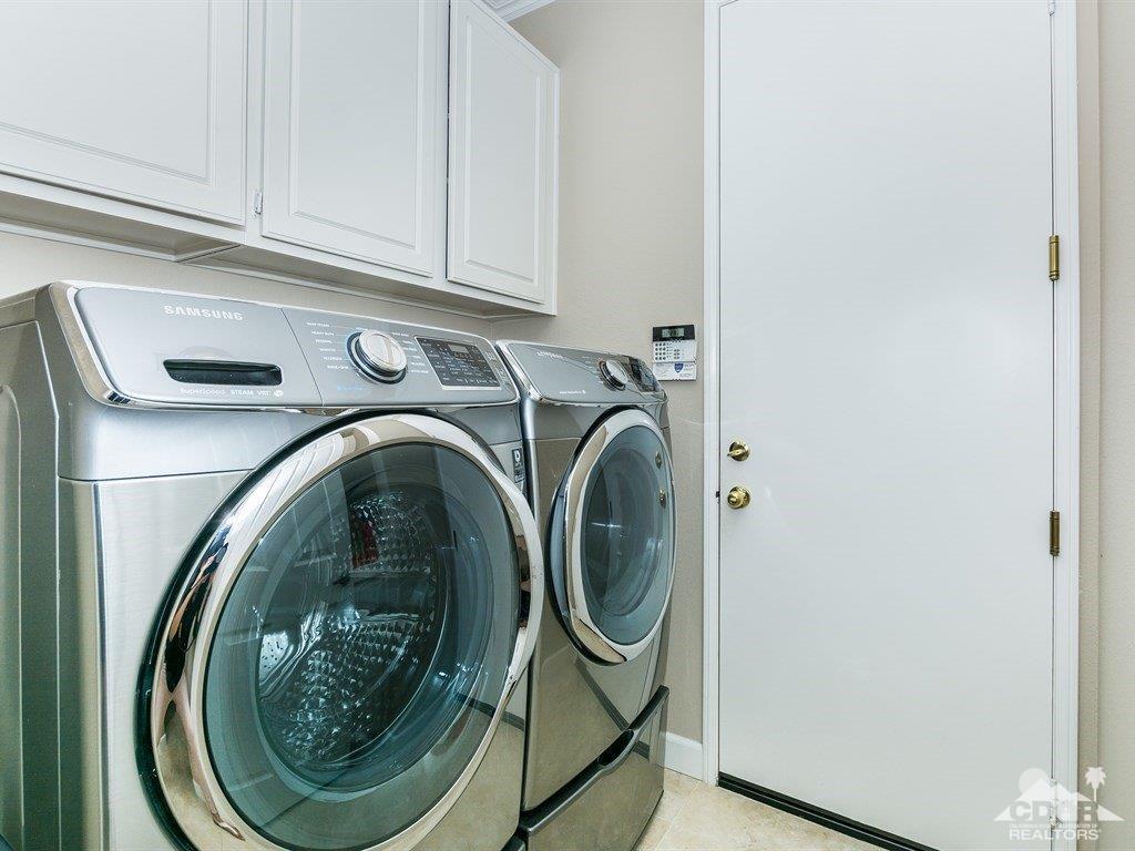 285 Loch Lomond Road Rancho Mirage, CA 92270 - Photo 24 of 48 a utility room with dryer and washer
