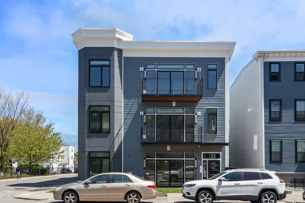 142 Pleasant Street Boston, MA 02125 - Photo 2 of 24 a building view