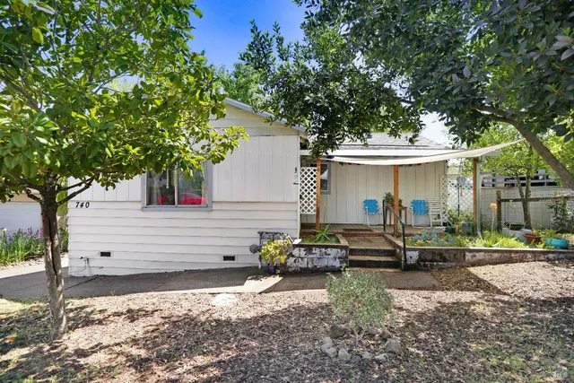 a front view of house with yard