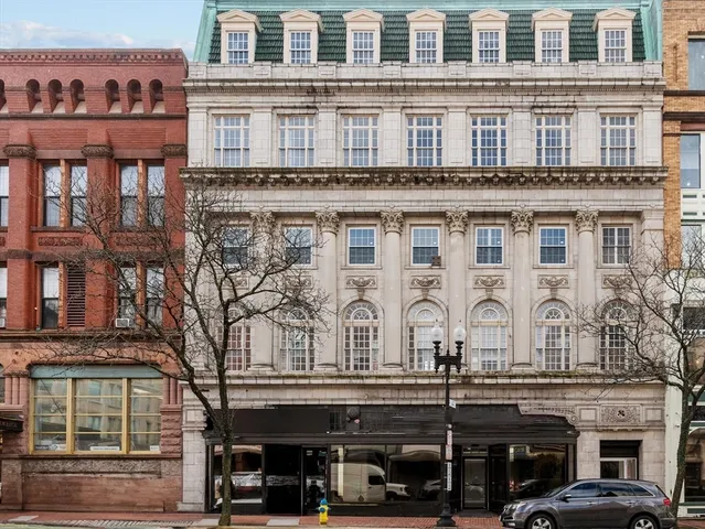 $2,500 | 280 Essex Street, Unit 501, Lawrence, MA 01840