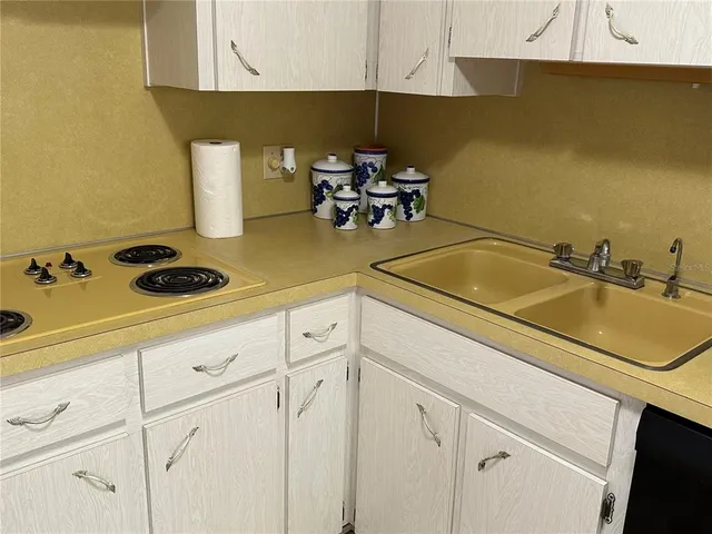 $1,750 | 2460 Persian Drive, Unit 44, Clearwater, FL 33763