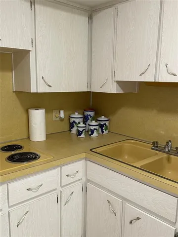 $1,750 | 2460 Persian Drive, Unit 44, Clearwater, FL 33763