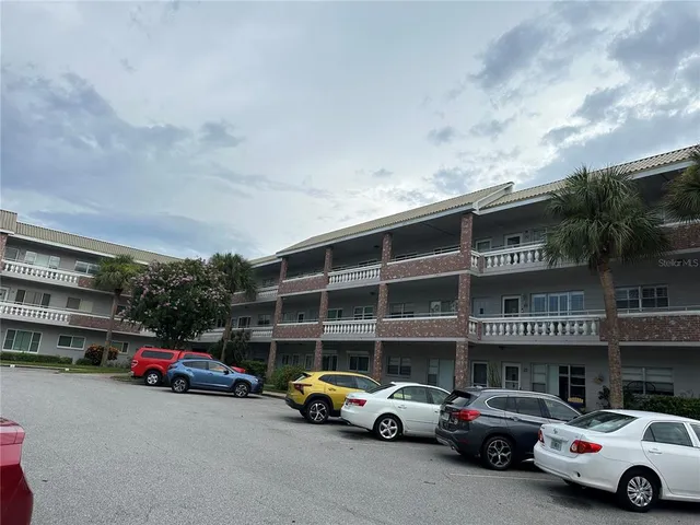 $1,750 | 2460 Persian Drive, Unit 44, Clearwater, FL 33763