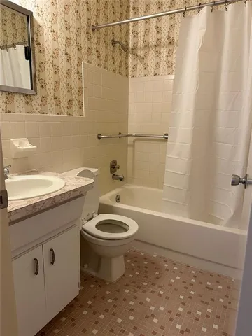 $1,750 | 2460 Persian Drive, Unit 44, Clearwater, FL 33763