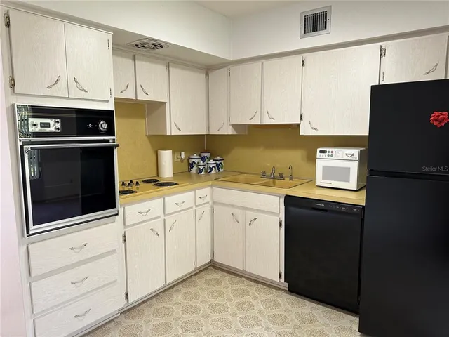 $1,750 | 2460 Persian Drive, Unit 44, Clearwater, FL 33763