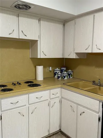 $1,750 | 2460 Persian Drive, Unit 44, Clearwater, FL 33763