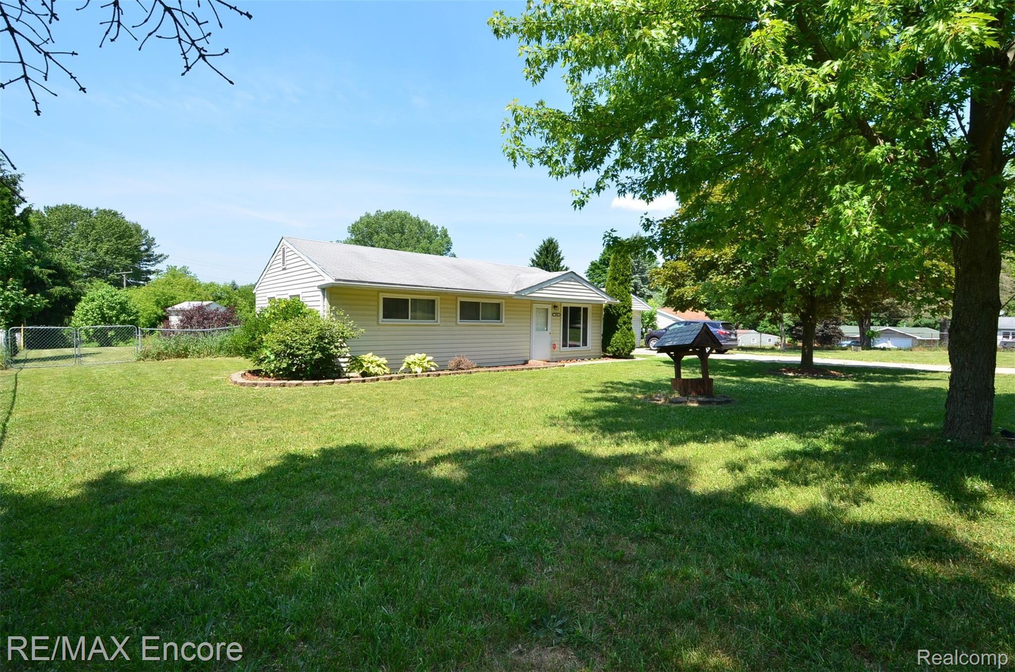 7859 Dubuque Road Clarkston, MI 48348 - Photo 30 of 39 DSC_0133.JPG