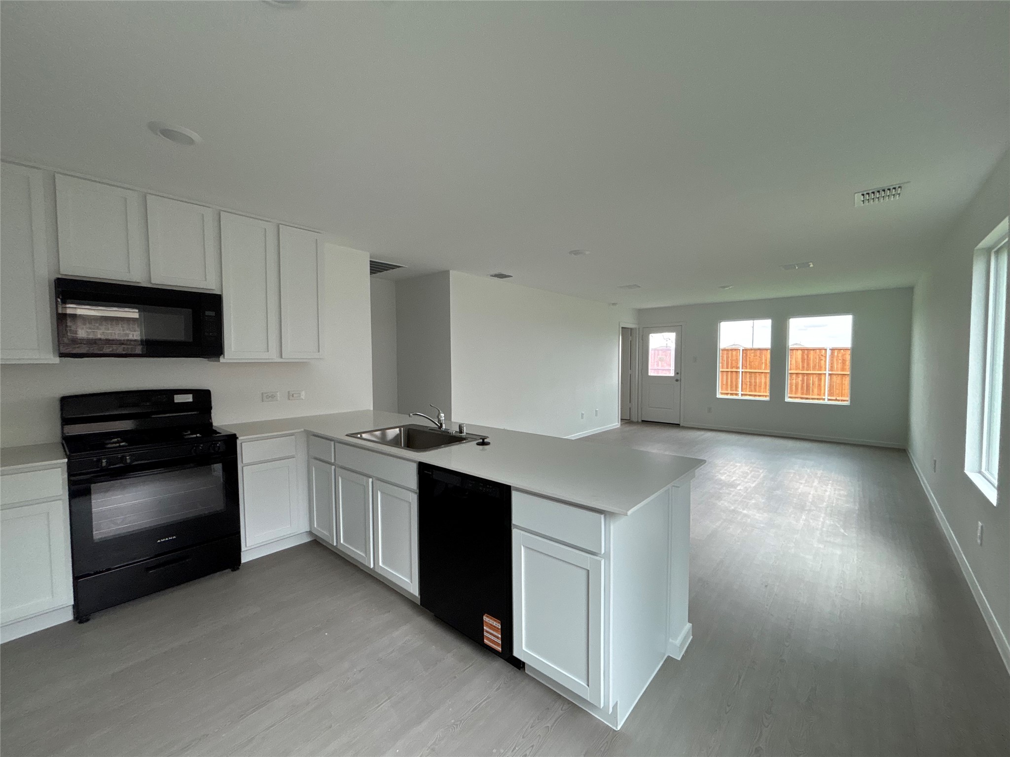 5946 Mercer Street Conroe, TX 77303 - Photo 14 of 42 Gallery Image 14