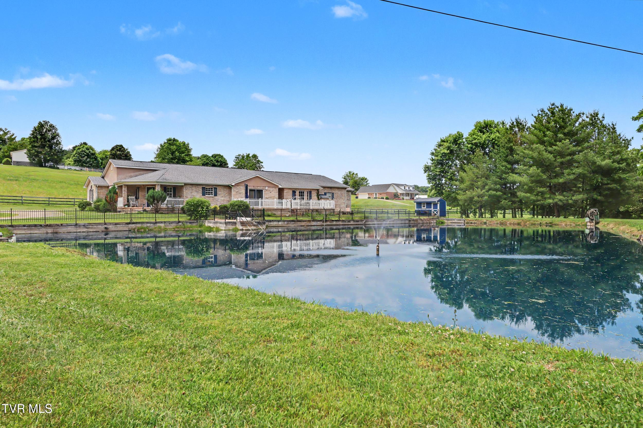 1435 Holly Creek Road Greeneville, TN 37745 - Photo 4 of 71 9_img_0259.png