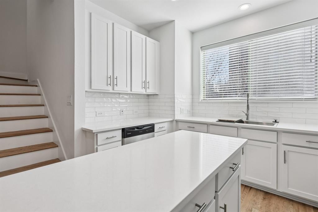 1511 Bluff Ridge Way Dallas, TX 75206 - Photo 11 of 39