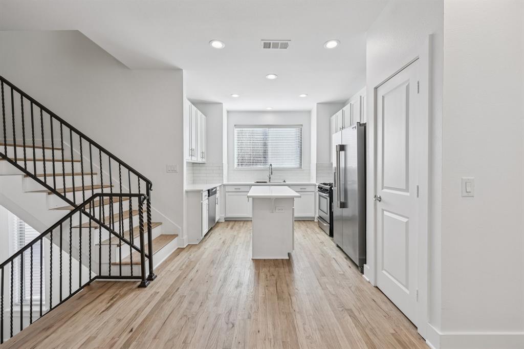 1511 Bluff Ridge Way Dallas, TX 75206 - Photo 3 of 39