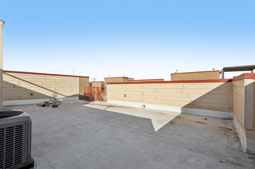 1511 Bluff Ridge Way Dallas, TX 75206 - Photo 5 of 39 Rooftop