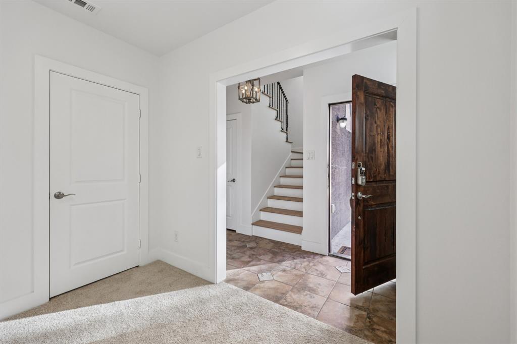 1511 Bluff Ridge Way Dallas, TX 75206 - Photo 7 of 39