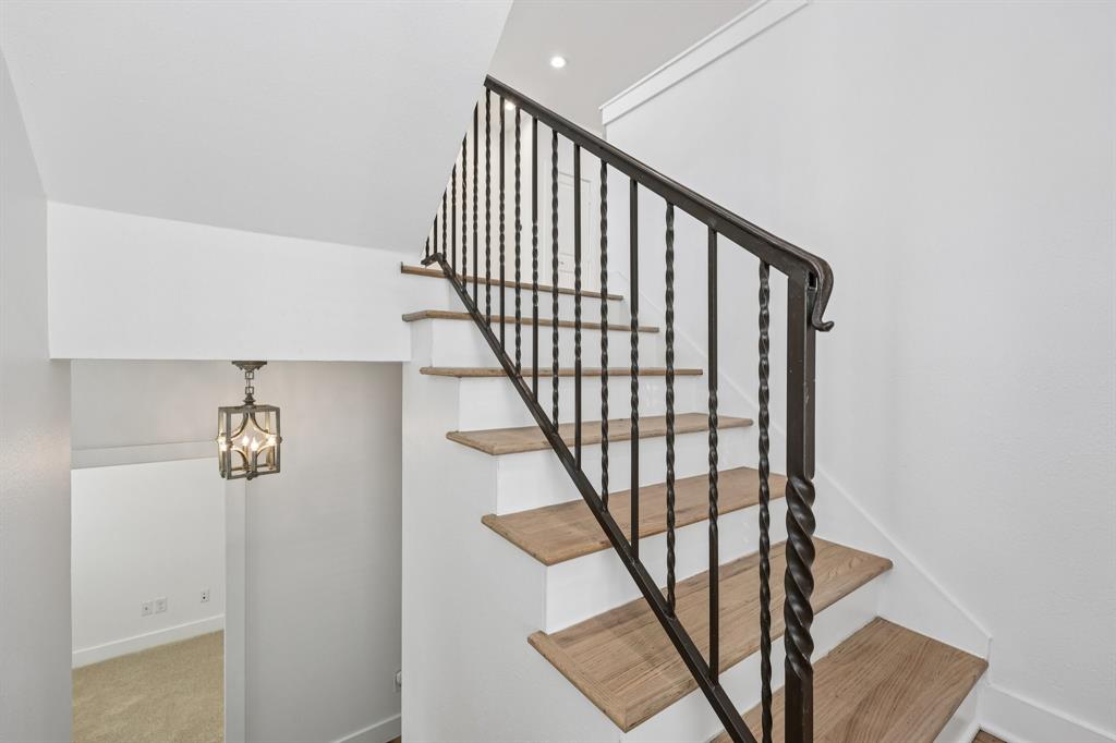 1511 Bluff Ridge Way Dallas, TX 75206 - Photo 8 of 39