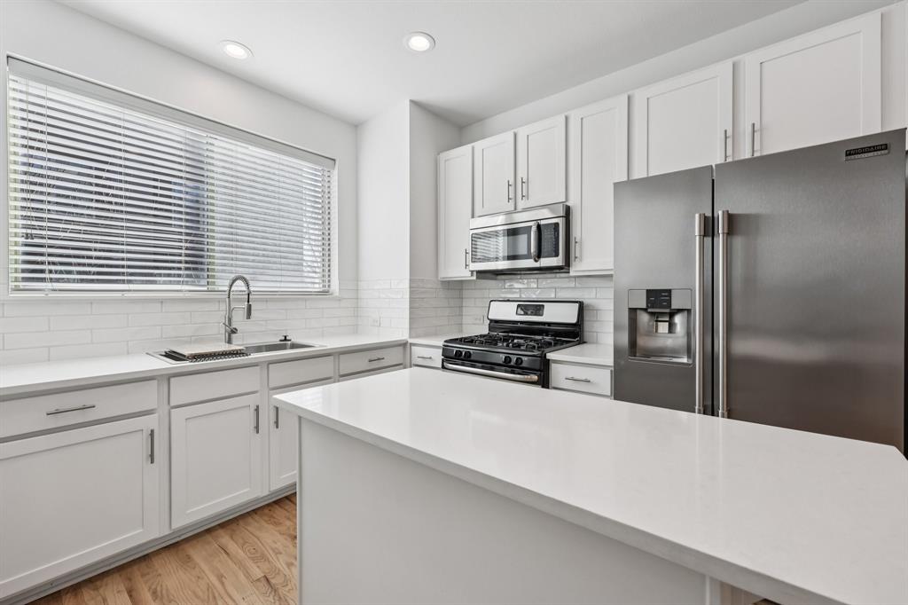 1511 Bluff Ridge Way Dallas, TX 75206 - Photo 9 of 39