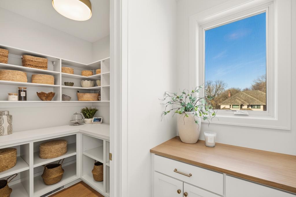 11184 Johnson Ridge Eden Prairie, MN 55347 - Photo 16 of 52