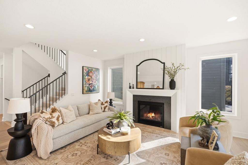 11184 Johnson Ridge Eden Prairie, MN 55347 - Photo 6 of 52